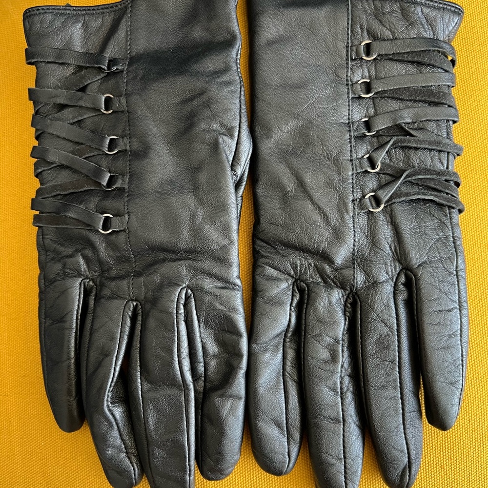 FIORETO Black Leather Gloves